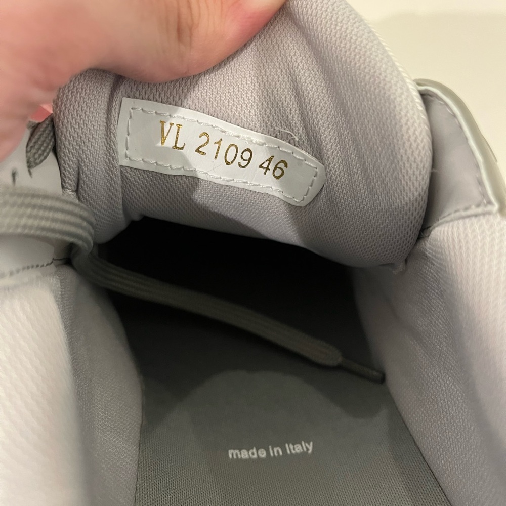 Louis Vuitton trainers 11 - Picture 7 of 7